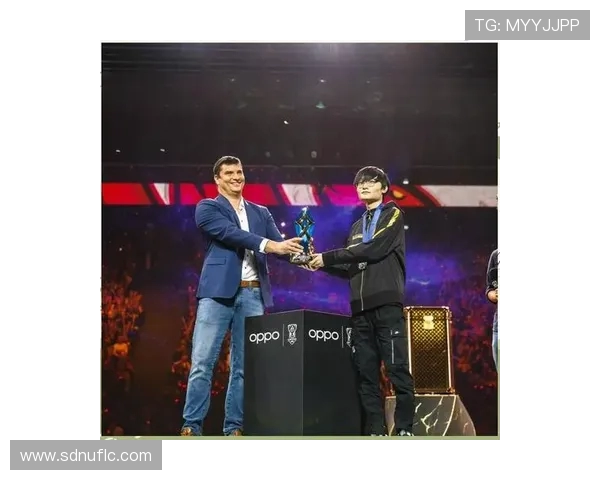 FPX在大师赛中的逆袭之路揭示了团队精神与战略智慧的完美结合 FPX在大师赛中的逆袭之路揭示了团队精神与战略智慧的完美结合