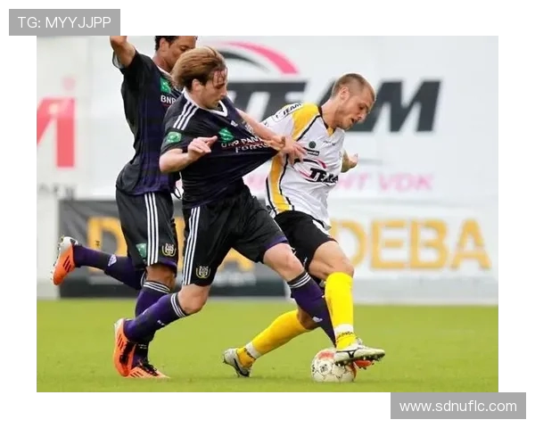 安德莱赫特与洛克伦的精彩对决揭示足球战术与团队协作的魅力